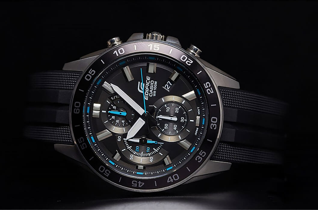 Reloj Edifice casual correa de resina EFV-550P-1AV